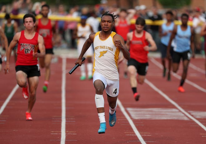 Jarvis Alexander runs the anchor leg for UPREP in winning the 4x100.