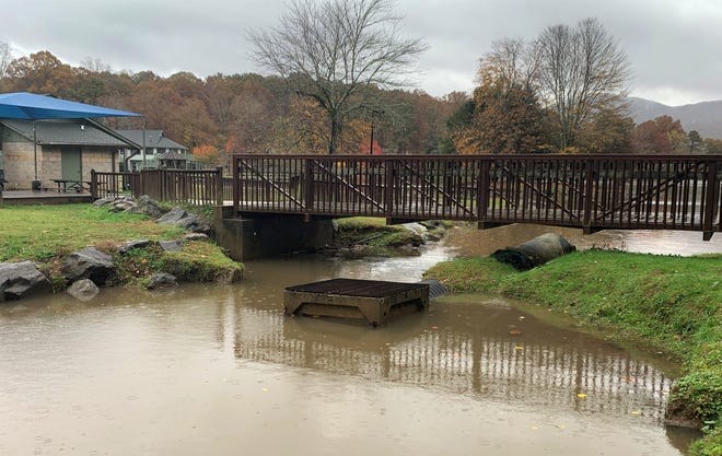 Black Mountain aldermen approved a contract with Wildlands Engineering, Oct. 14, to repair the failed sediment management system north of the pedestrian bridge at Lake Tomahawk.
