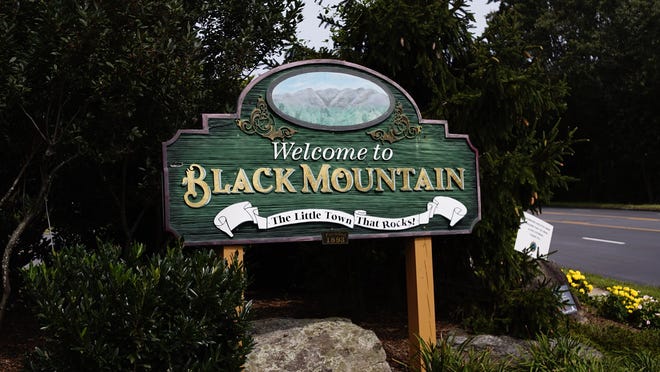 Black Mountain entry sign